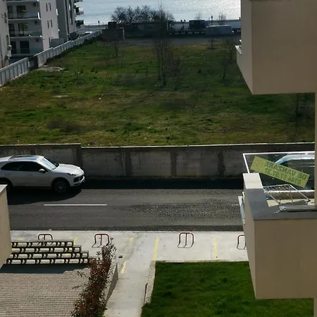 Ariniko Apartamento *